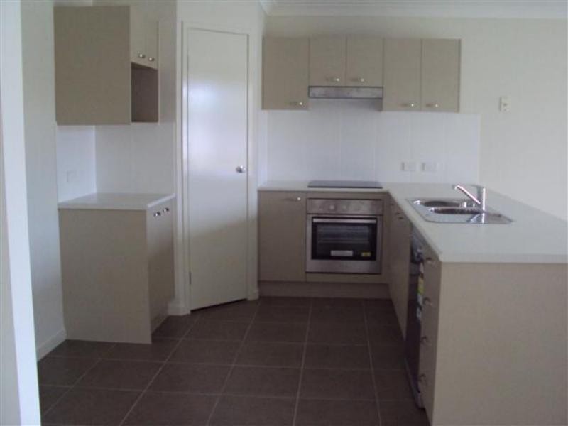 16 Dillon Ave, Augustine Heights QLD 4300