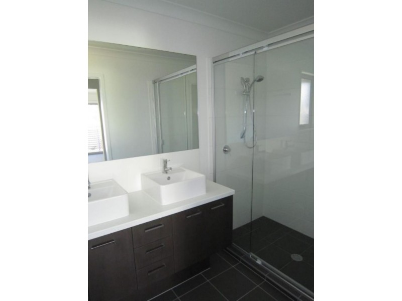 19 Tall Woods Ct, Brookwater QLD 4300