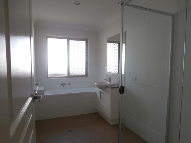 22 Summit Pde, Bahrs Scrub QLD 4207