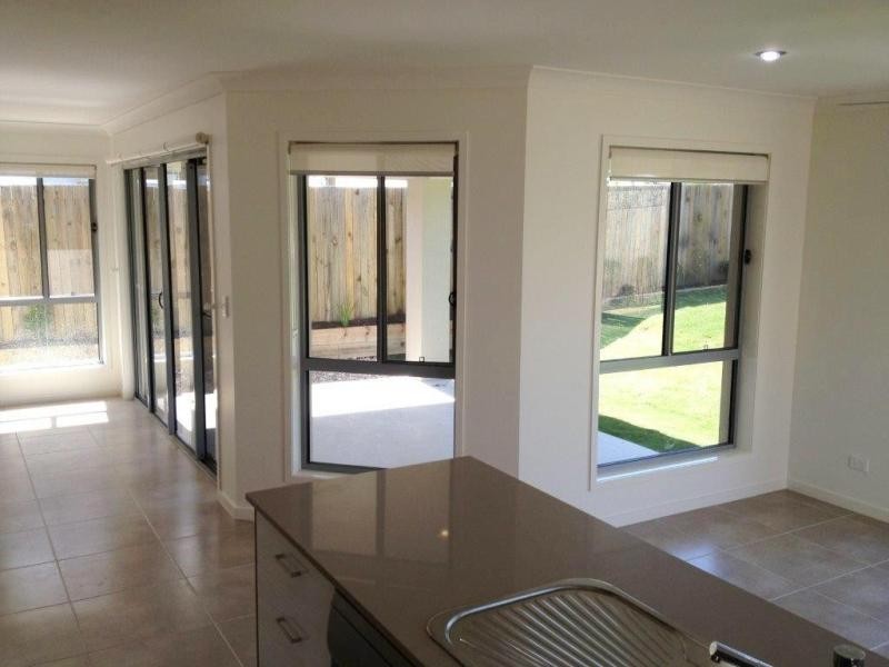 53 Ravensbourne Cct, Waterford QLD 4133