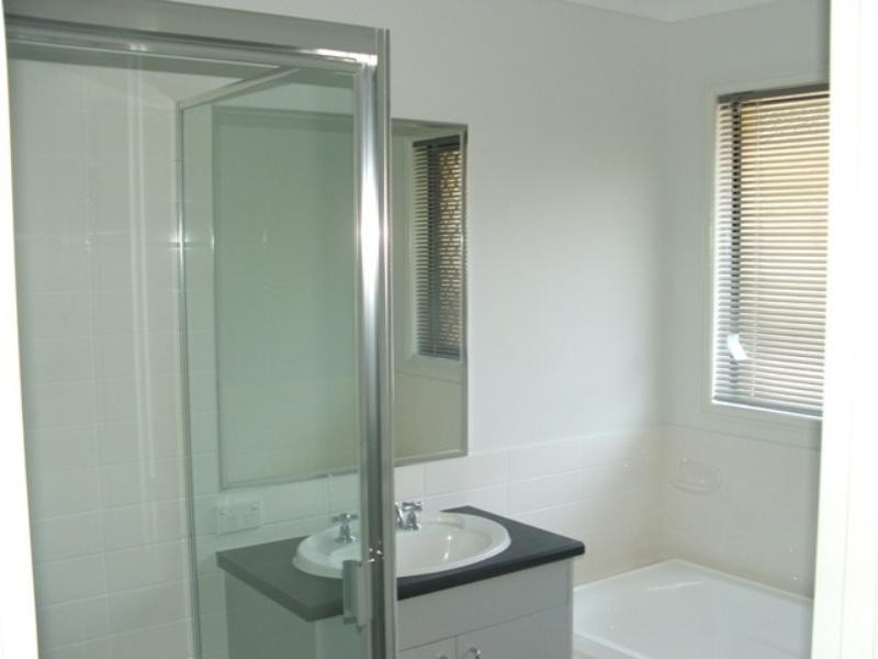56 Salubris Pl, Moggill QLD 4070