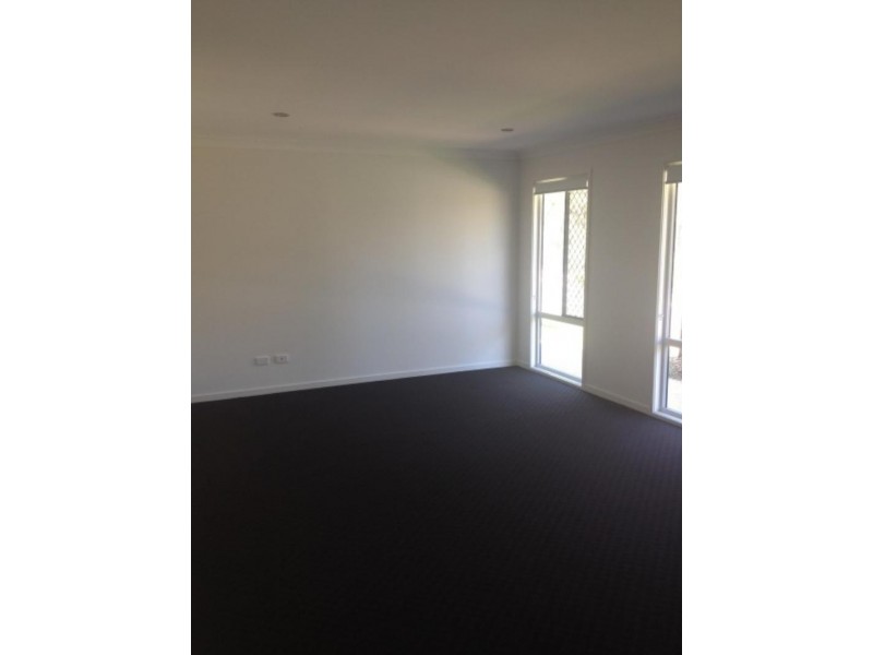 8 Trevor  St, Bellbird Park QLD 4300