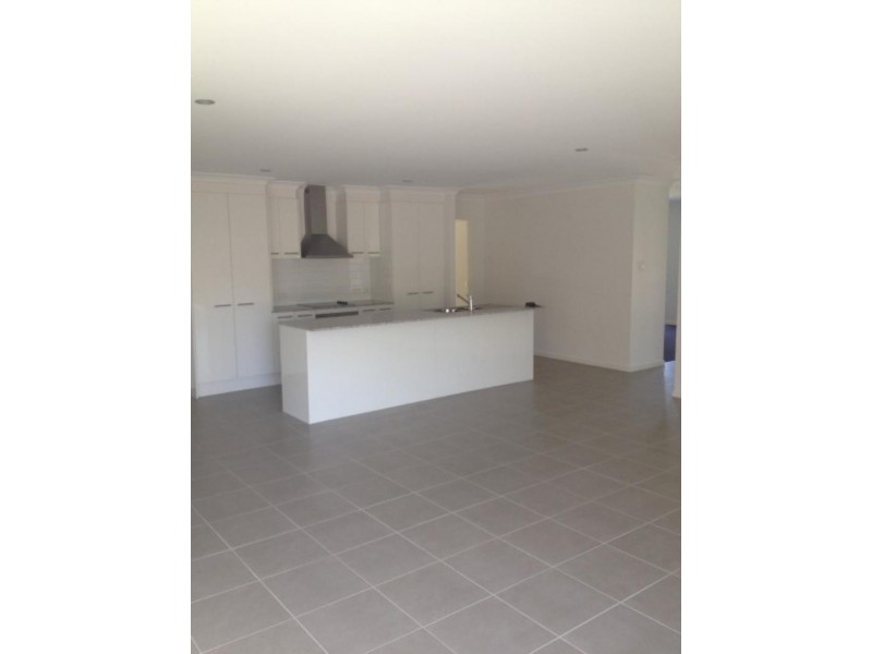 8 Trevor  St, Bellbird Park QLD 4300