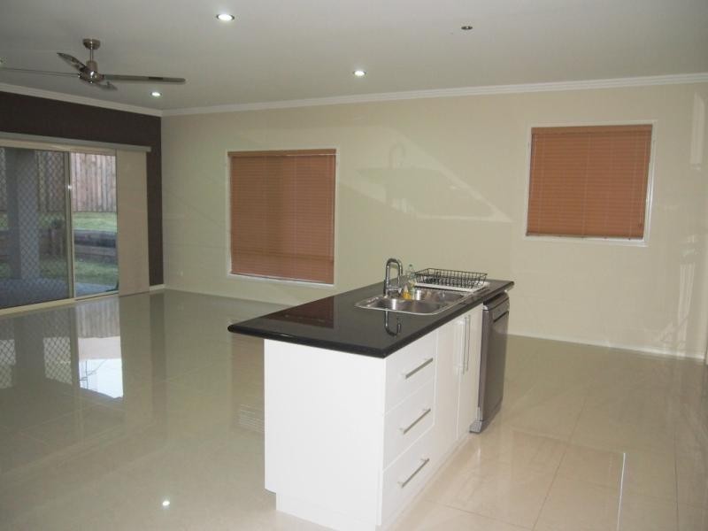 53 Flower Pl, Richlands QLD 4077