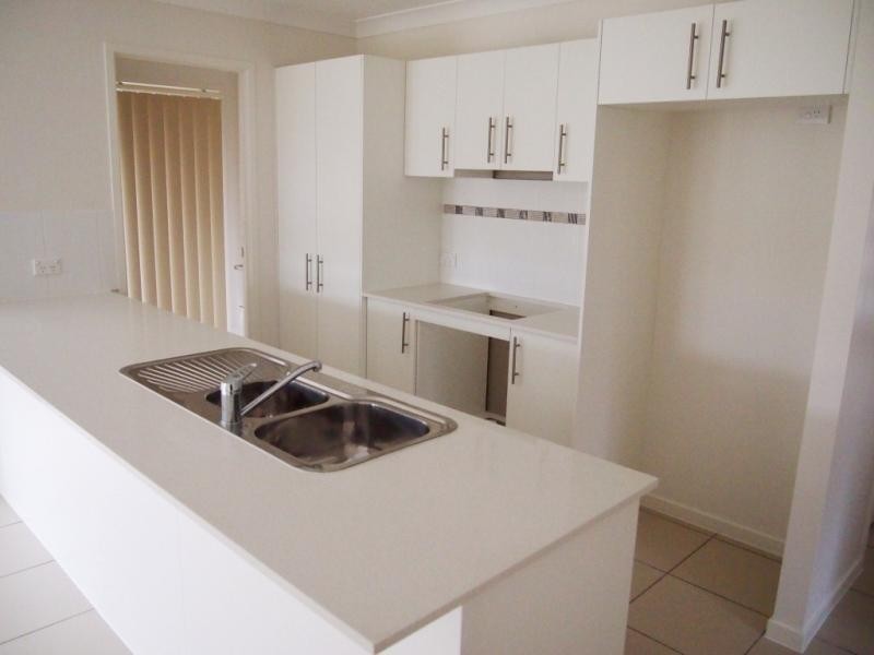 117 Grand Tce, Waterford QLD 4133