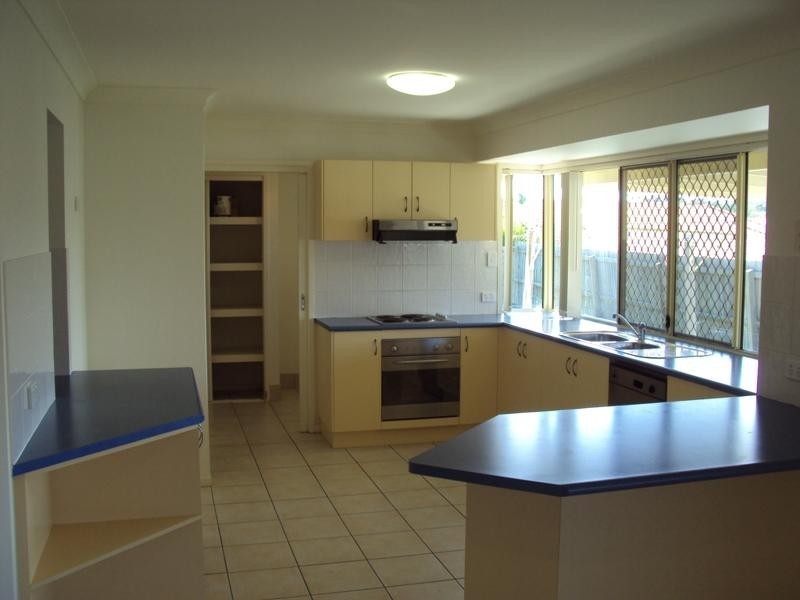 8 Fernwood Ct, Victoria Point QLD 4165