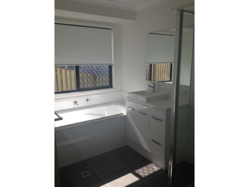 27 Sawmill Cct, Riverhills QLD 4074