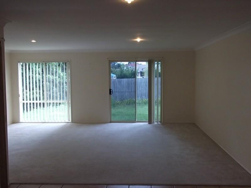 8 Burkett Cres, Victoria Point QLD 4165