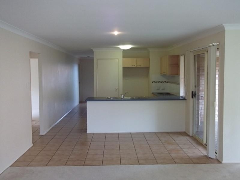 8 Burkett Cres, Victoria Point QLD 4165