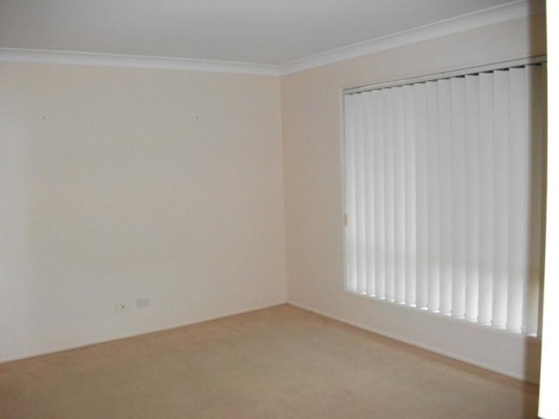 8 Burkett Cres, Victoria Point QLD 4165