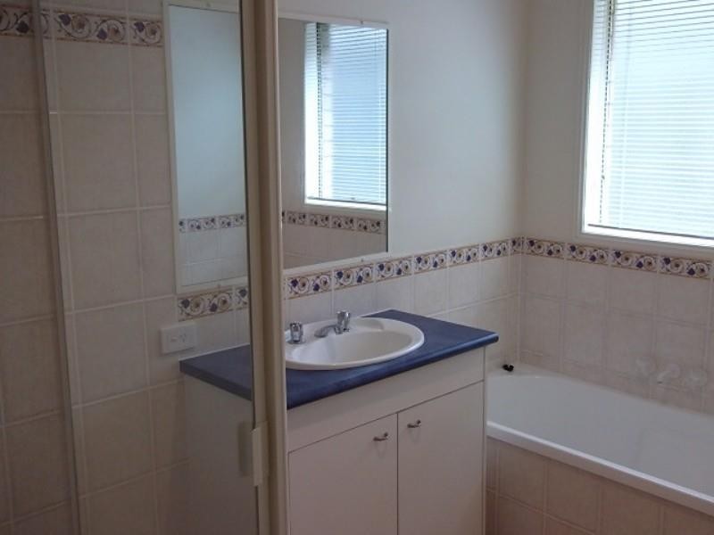 8 Burkett Cres, Victoria Point QLD 4165