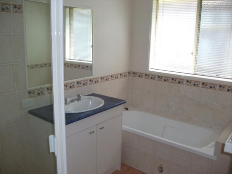 8 Burkett Cres, Victoria Point QLD 4165