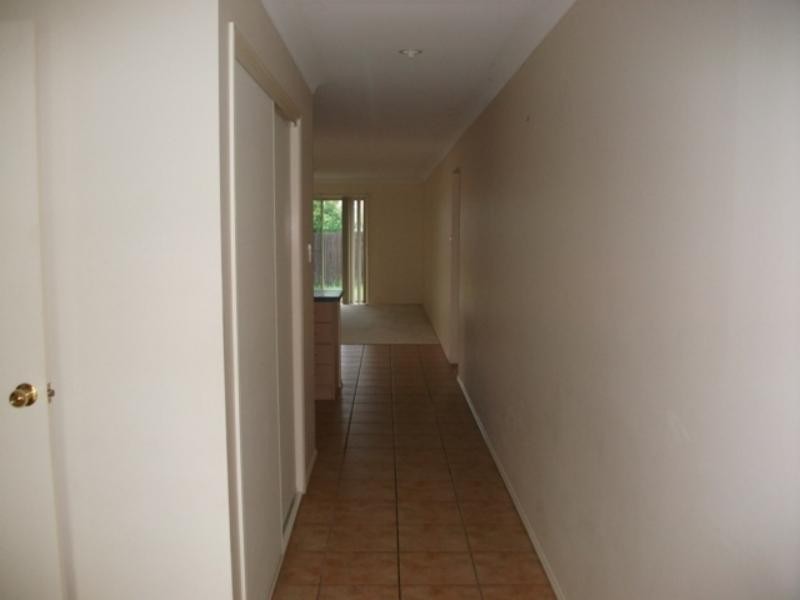 8 Burkett Cres, Victoria Point QLD 4165