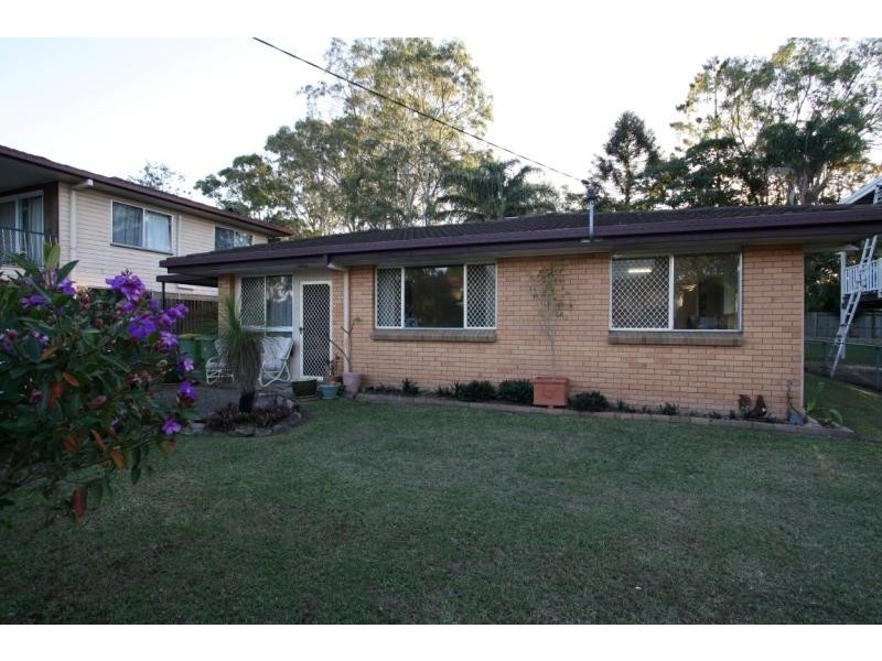8 Dobson Dr, Strathpine QLD 4500