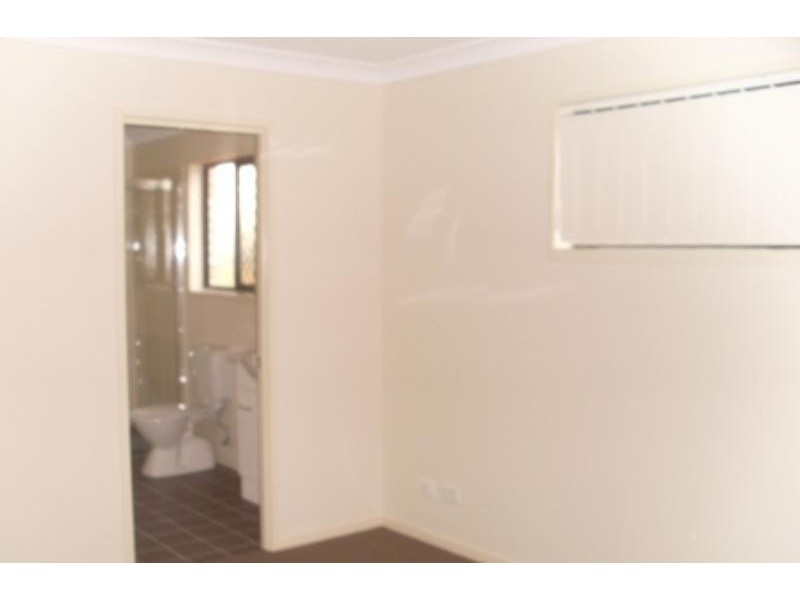 4 Vanessa Cl, Richlands QLD 4077