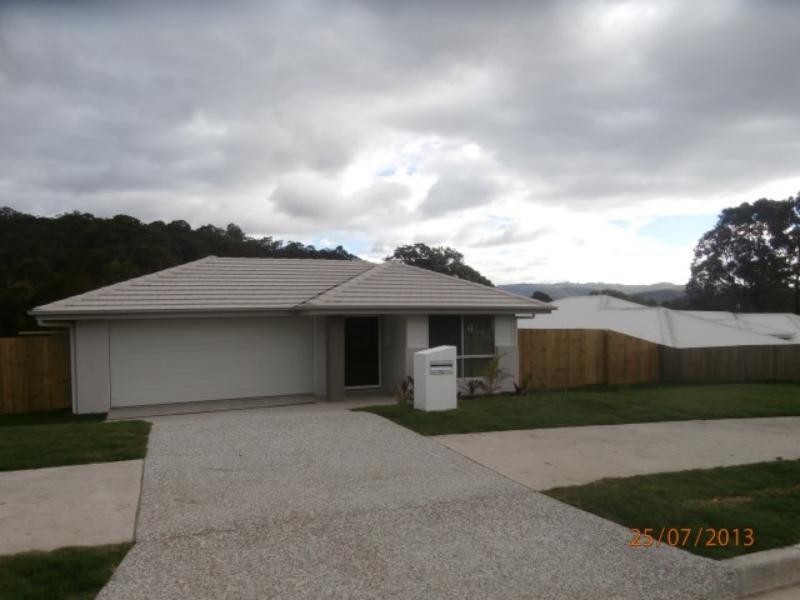 5 Greencastle Pde, Maudsland QLD 4210