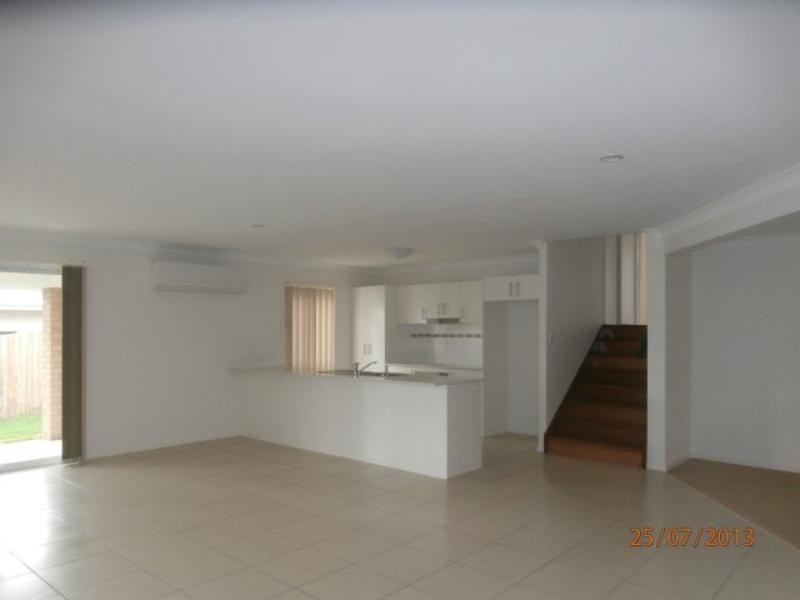 5 Greencastle Pde, Maudsland QLD 4210