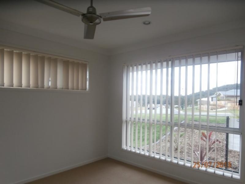5 Greencastle Pde, Maudsland QLD 4210