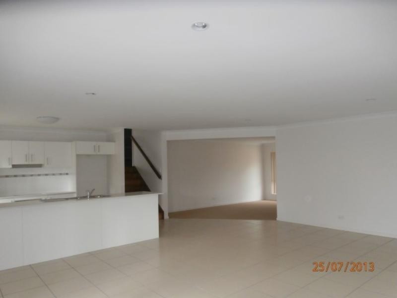 5 Greencastle Pde, Maudsland QLD 4210