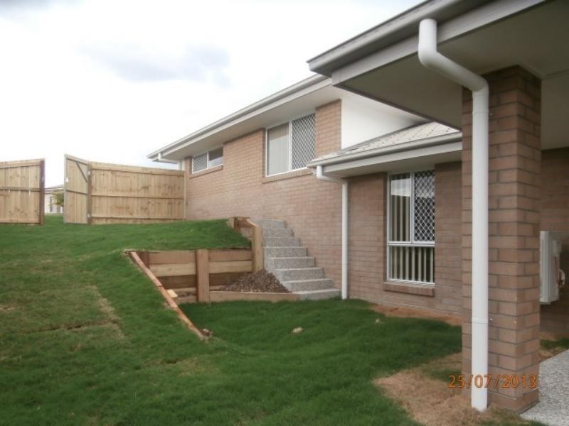 5 Greencastle Pde, Maudsland QLD 4210