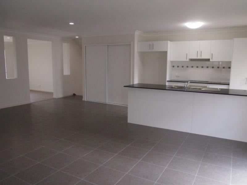 1 Willow Rise  Dr, Waterford QLD 4133