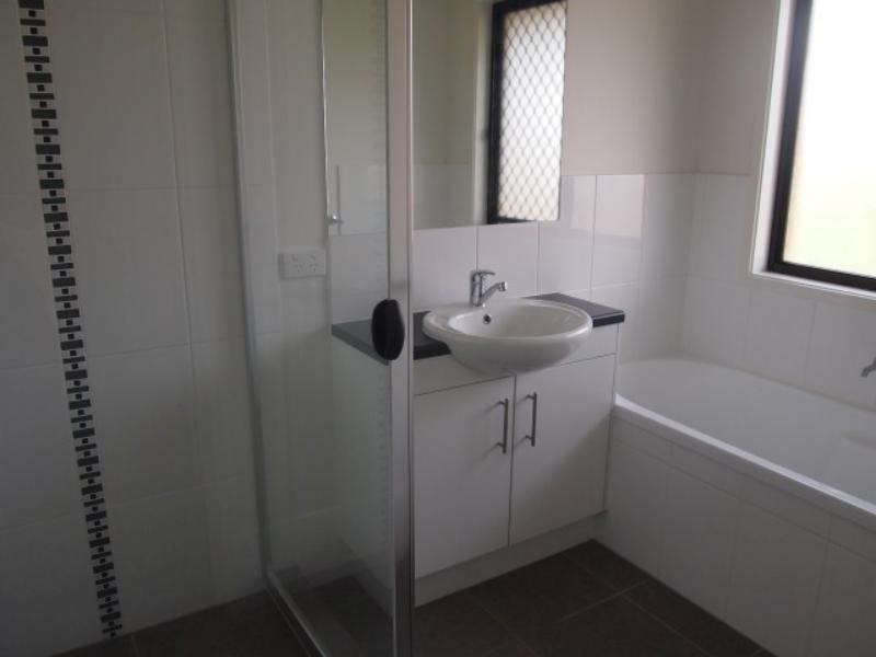 1 Willow Rise  Dr, Waterford QLD 4133