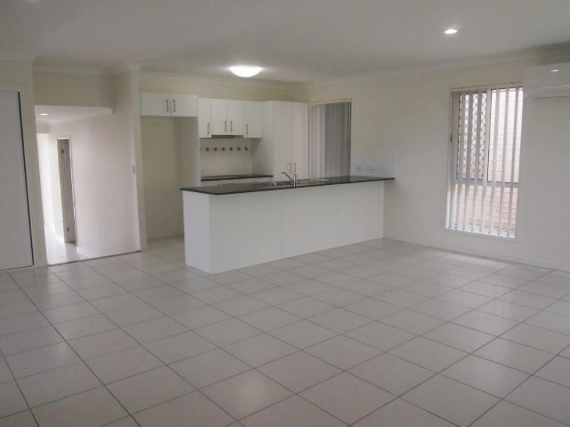 9 Willow Rise Dr, Waterford QLD 4133