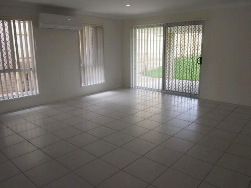 9 Willow Rise Dr, Waterford QLD 4133