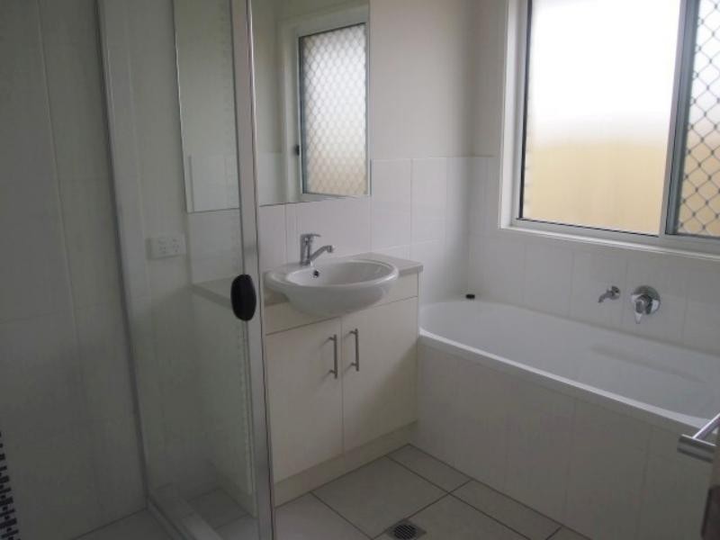 9 Willow Rise Dr, Waterford QLD 4133