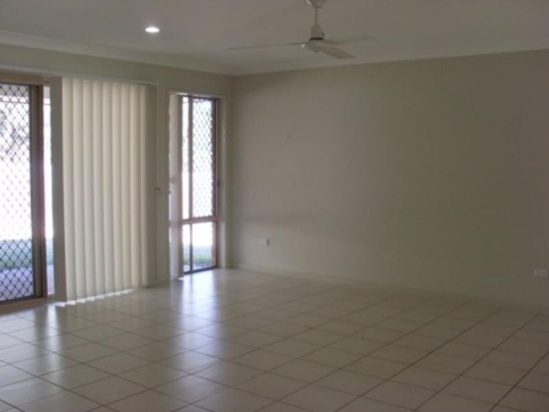 25 Siffleet  St, Bellbird Park QLD 4300