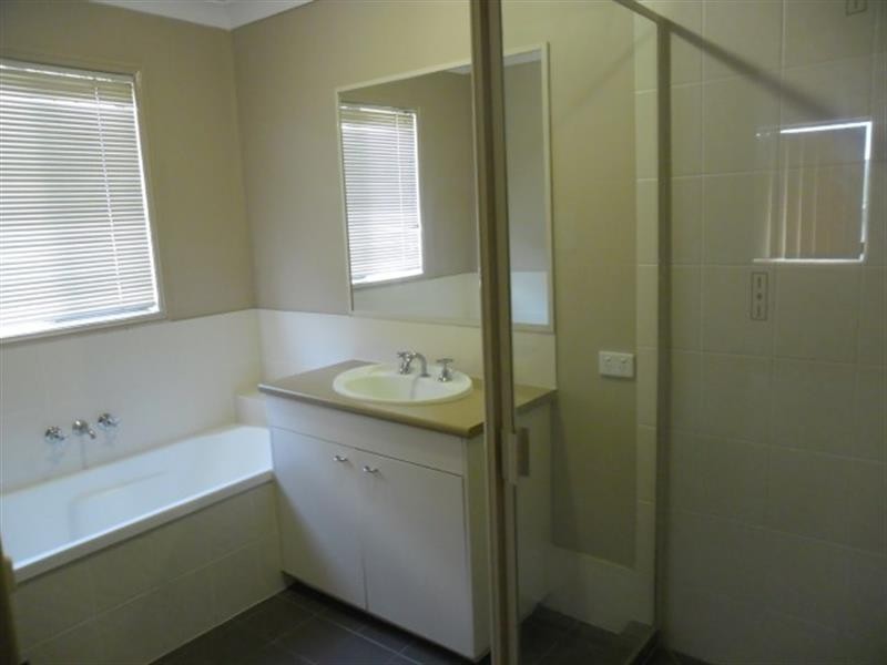 5 Araluen  Pl, Carindale QLD 4152