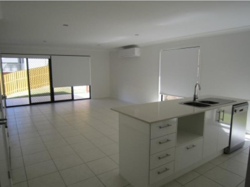 10  Dray Ct, Riverhills QLD 4074