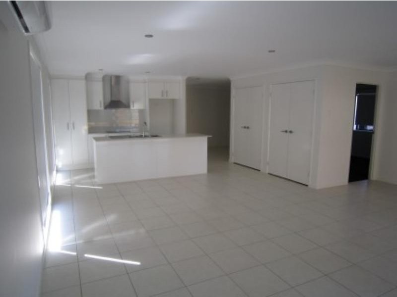 10  Dray Ct, Riverhills QLD 4074