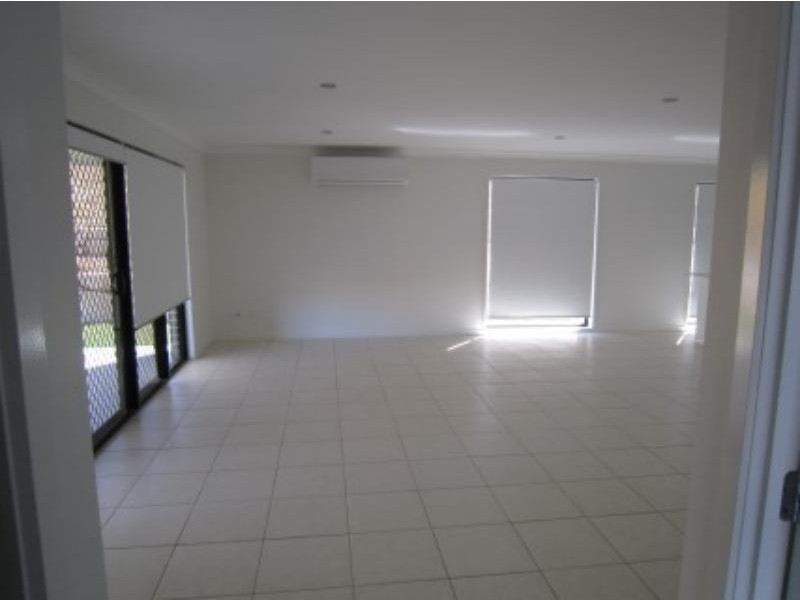 10  Dray Ct, Riverhills QLD 4074