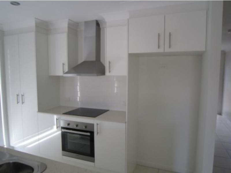 10  Dray Ct, Riverhills QLD 4074