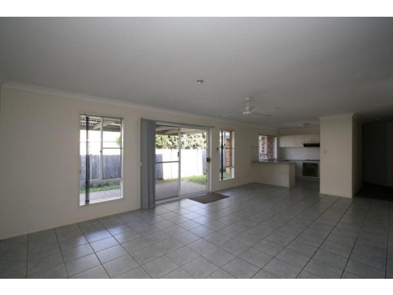 7 GREVILLEA Pl, Bridgeman Downs QLD 4035