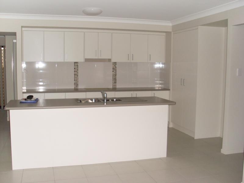 7 Renee St, Redbank Plains QLD 4301