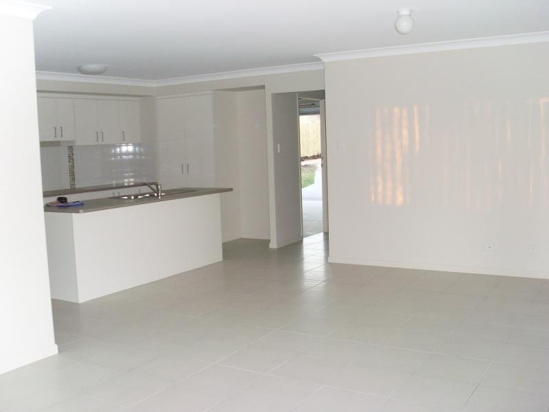 7 Renee St, Redbank Plains QLD 4301
