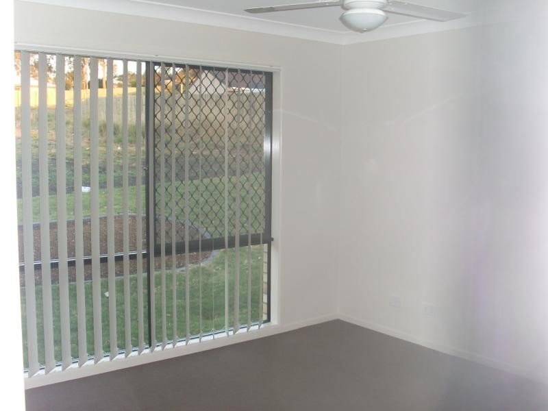 7 Renee St, Redbank Plains QLD 4301