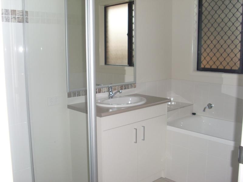 7 Renee St, Redbank Plains QLD 4301