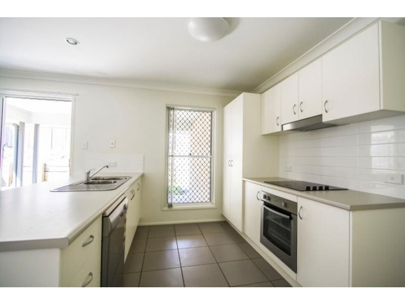 5 Statham Ct, Redbank Plains QLD 4301