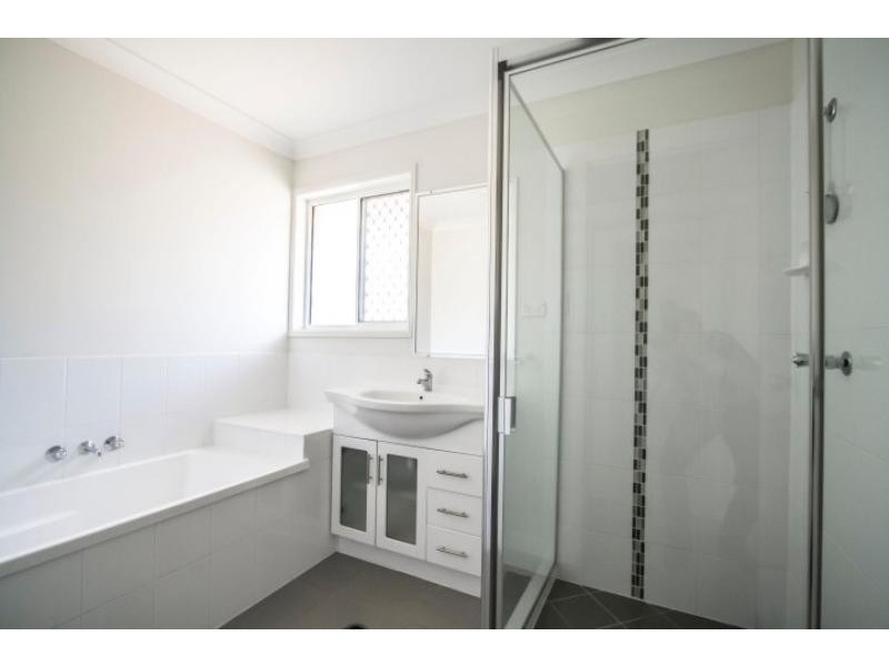 5 Statham Ct, Redbank Plains QLD 4301