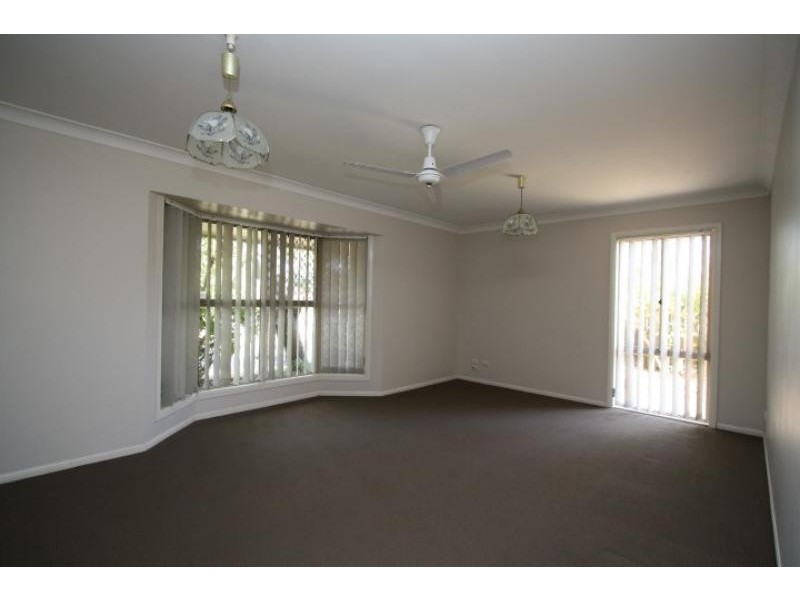 4 Elton St, Daisy Hill QLD 4127