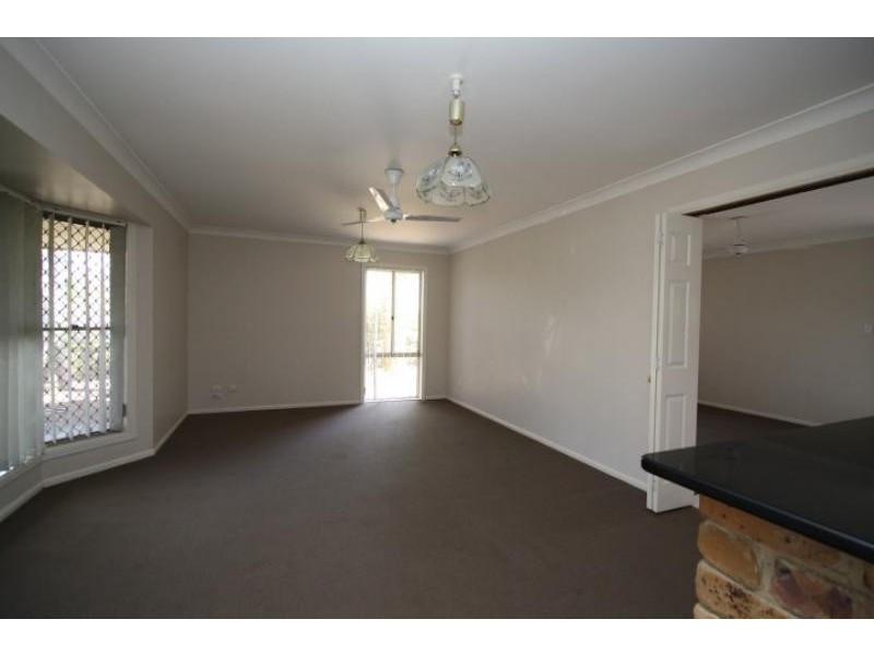 4 Elton St, Daisy Hill QLD 4127