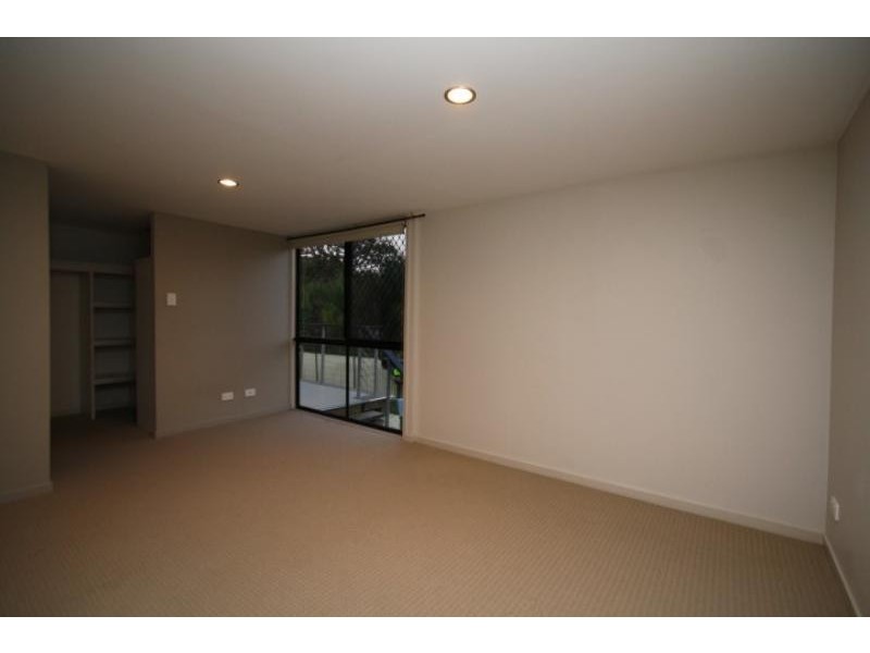 8 Benfer  Rd, Victoria Point QLD 4165