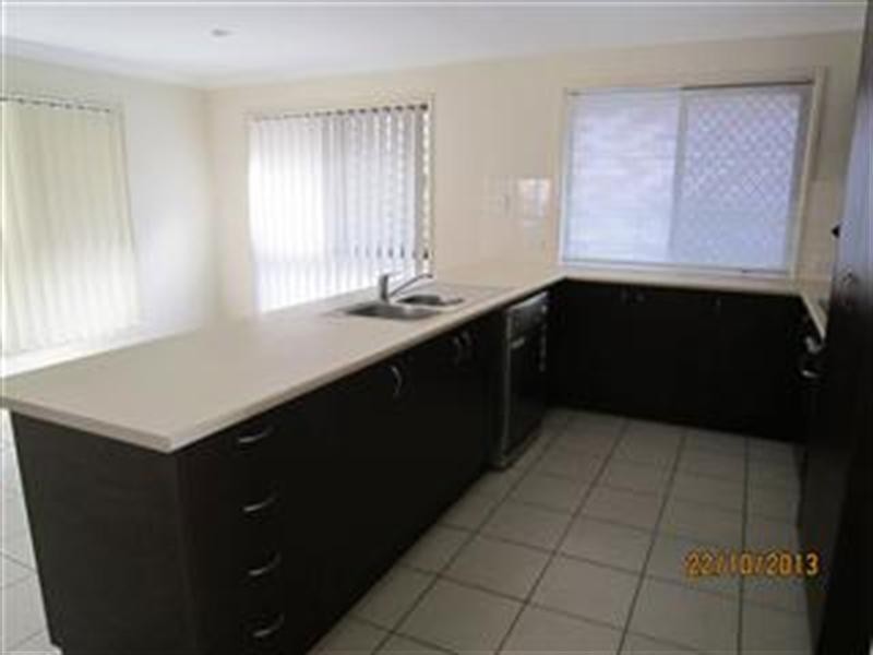 4 Vanessa Cl, Richlands QLD 4077