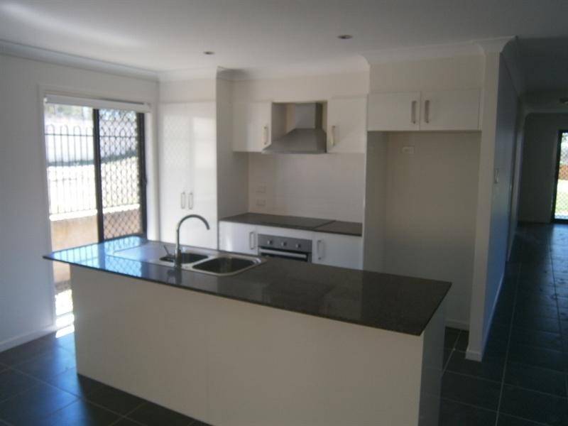 44 Sawmill Cct, Riverhills QLD 4074