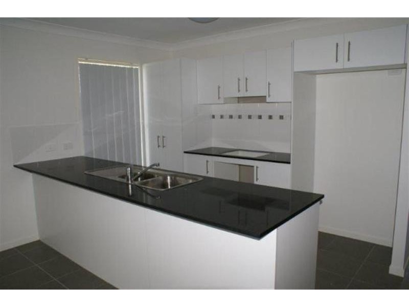 2 Mariner Way, Hope Island QLD 4212