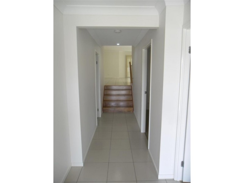 8 Willow Rise Dr, Waterford QLD 4133
