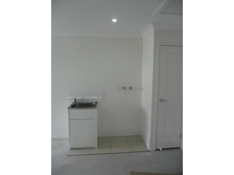 8 Willow Rise Dr, Waterford QLD 4133